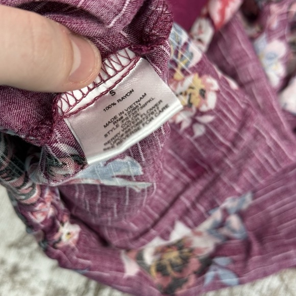 NWT Pink Republic Size S Womens Floral Short Sleeve Back Zip Lightweight Top - Picture 8 of 8